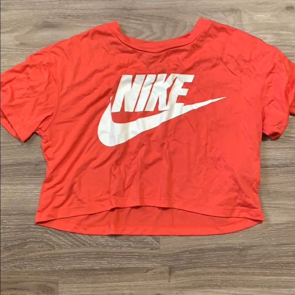 Nike Tops - Nike crop top